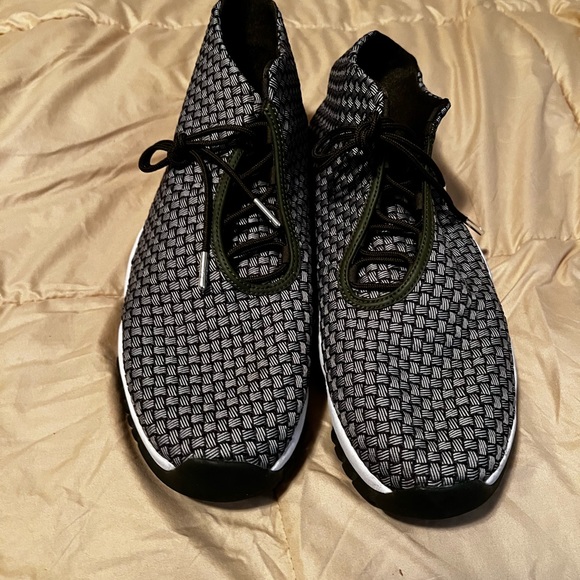 Air Jordon 13 - Picture 2 of 4